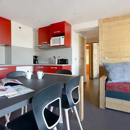Spacieux Renove Avec Balcon, Acces Au Pied Et Espace Bien-etre - Fr-1-181-1929 Apartment *